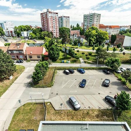 Hotel Krystal Hodonín エクステリア 写真
