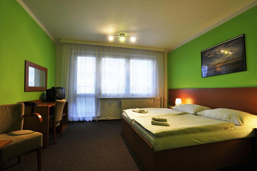 Hotel Krystal Hodonín エクステリア 写真