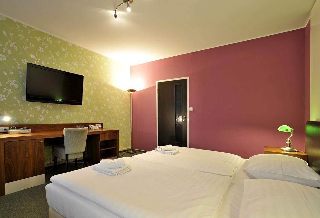 Hotel Krystal Hodonín エクステリア 写真