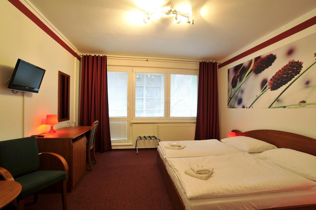 Hotel Krystal Hodonín エクステリア 写真