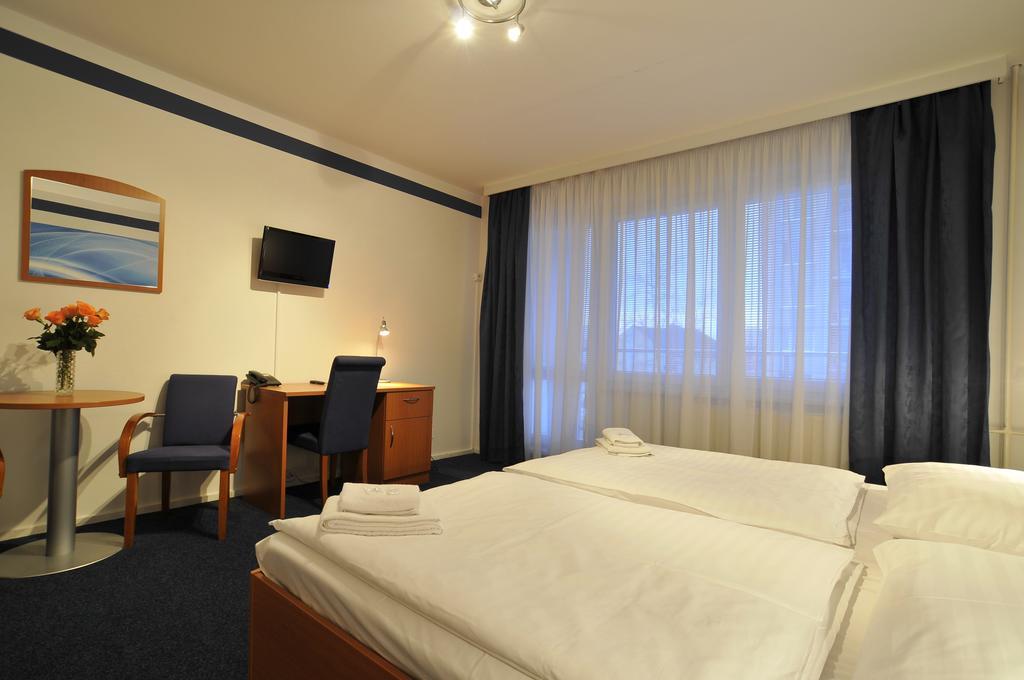 Hotel Krystal Hodonín エクステリア 写真