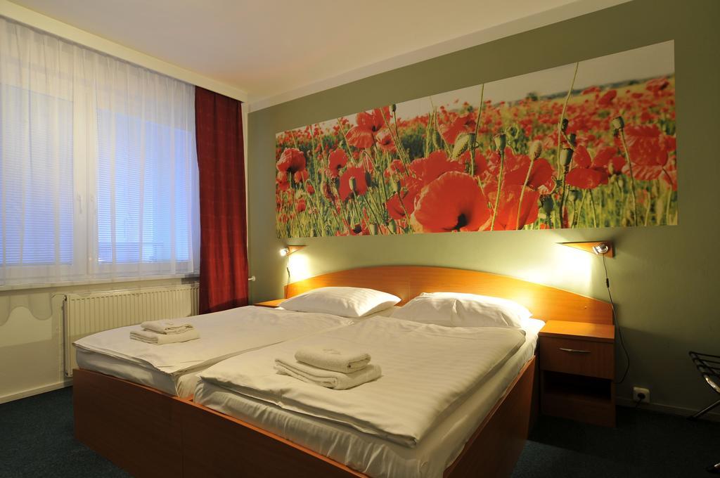Hotel Krystal Hodonín エクステリア 写真