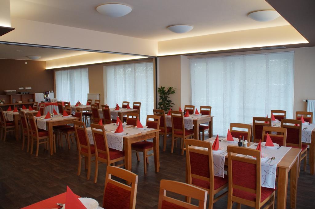 Hotel Krystal Hodonín エクステリア 写真