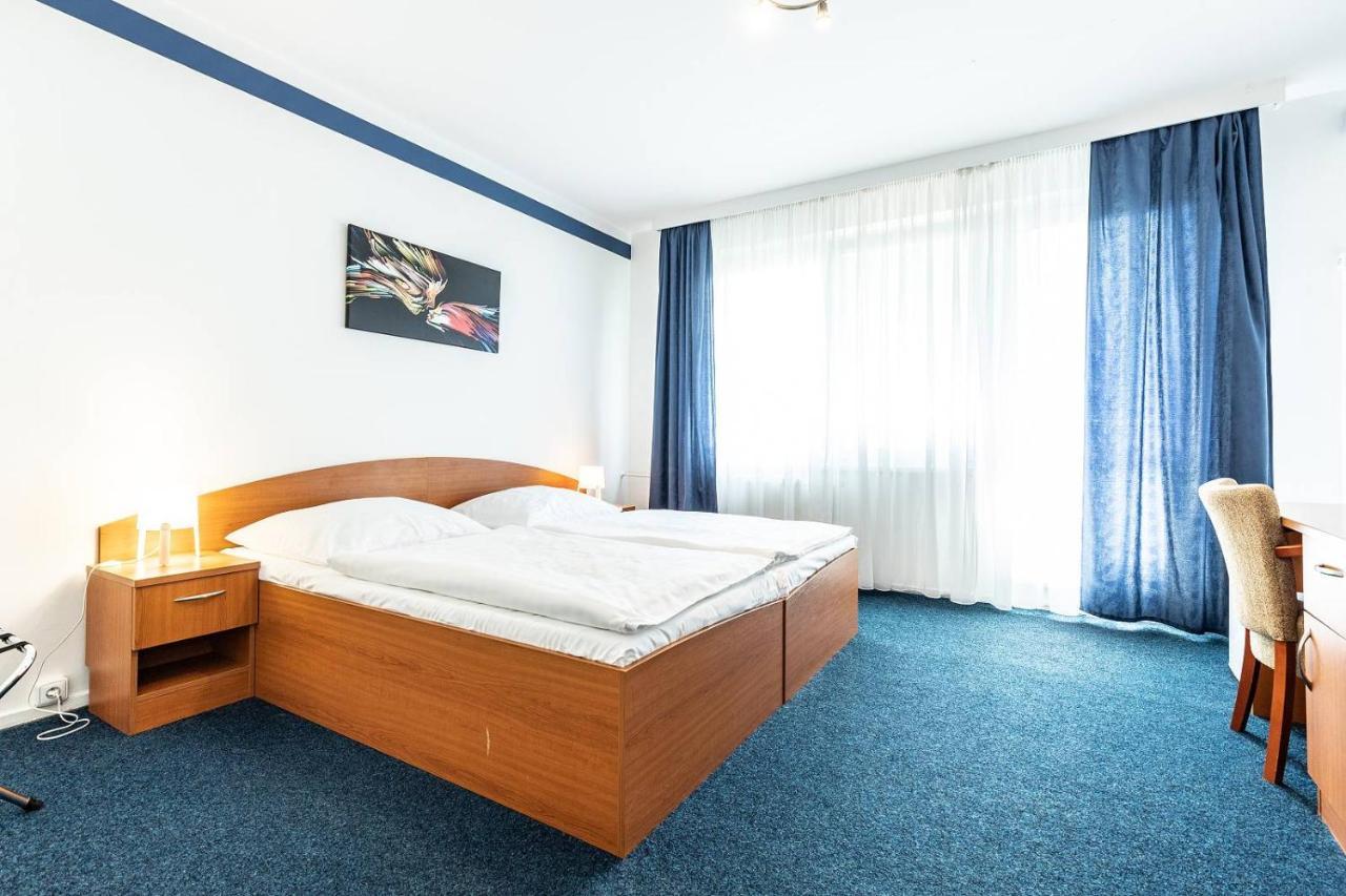 Hotel Krystal Hodonín エクステリア 写真