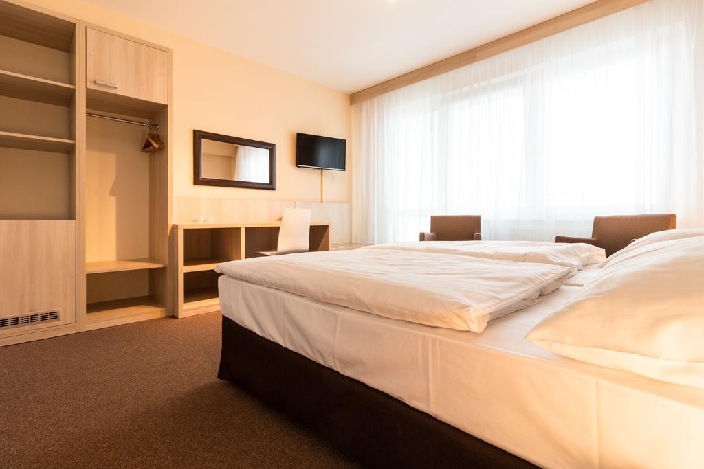 Hotel Krystal Hodonín エクステリア 写真