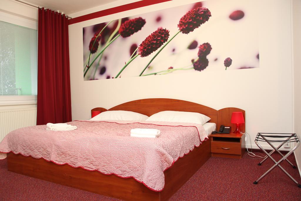 Hotel Krystal Hodonín エクステリア 写真